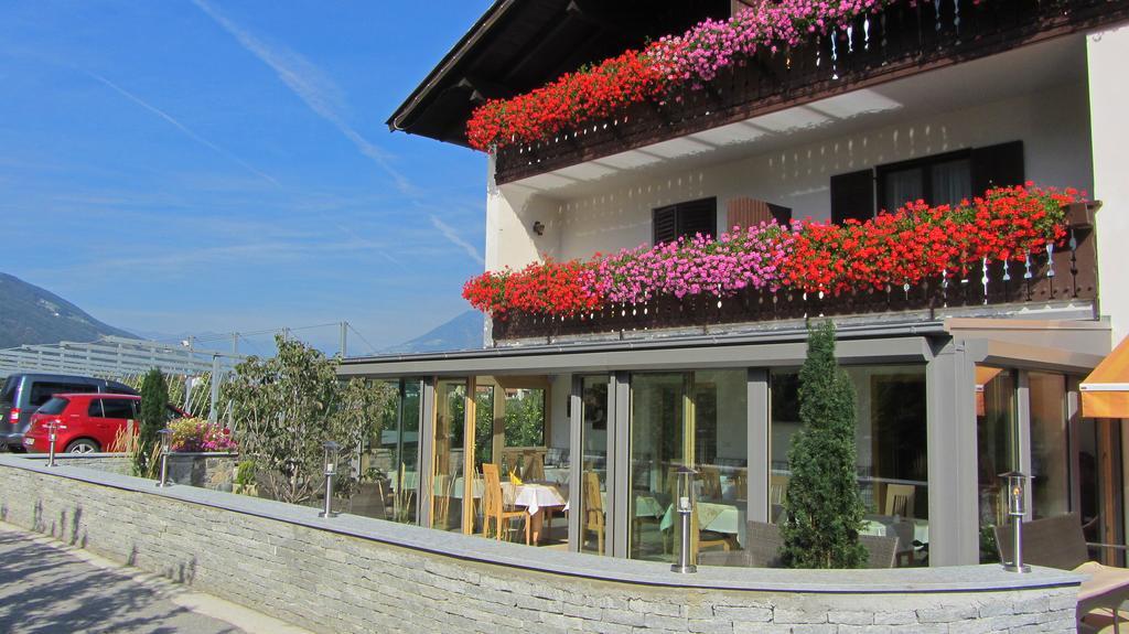 Pension Tannenhof Latsch Buitenkant foto